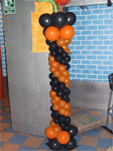 columna decoracion con globos helloween